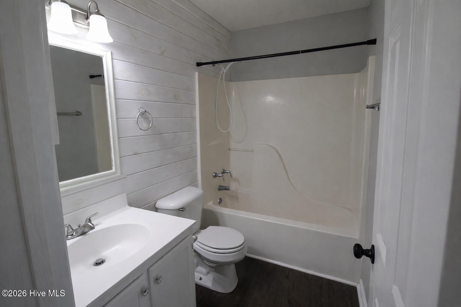 302 Paddock Place Jacksonville, NC 28546 - Photo 5 of 16 guest bathroom