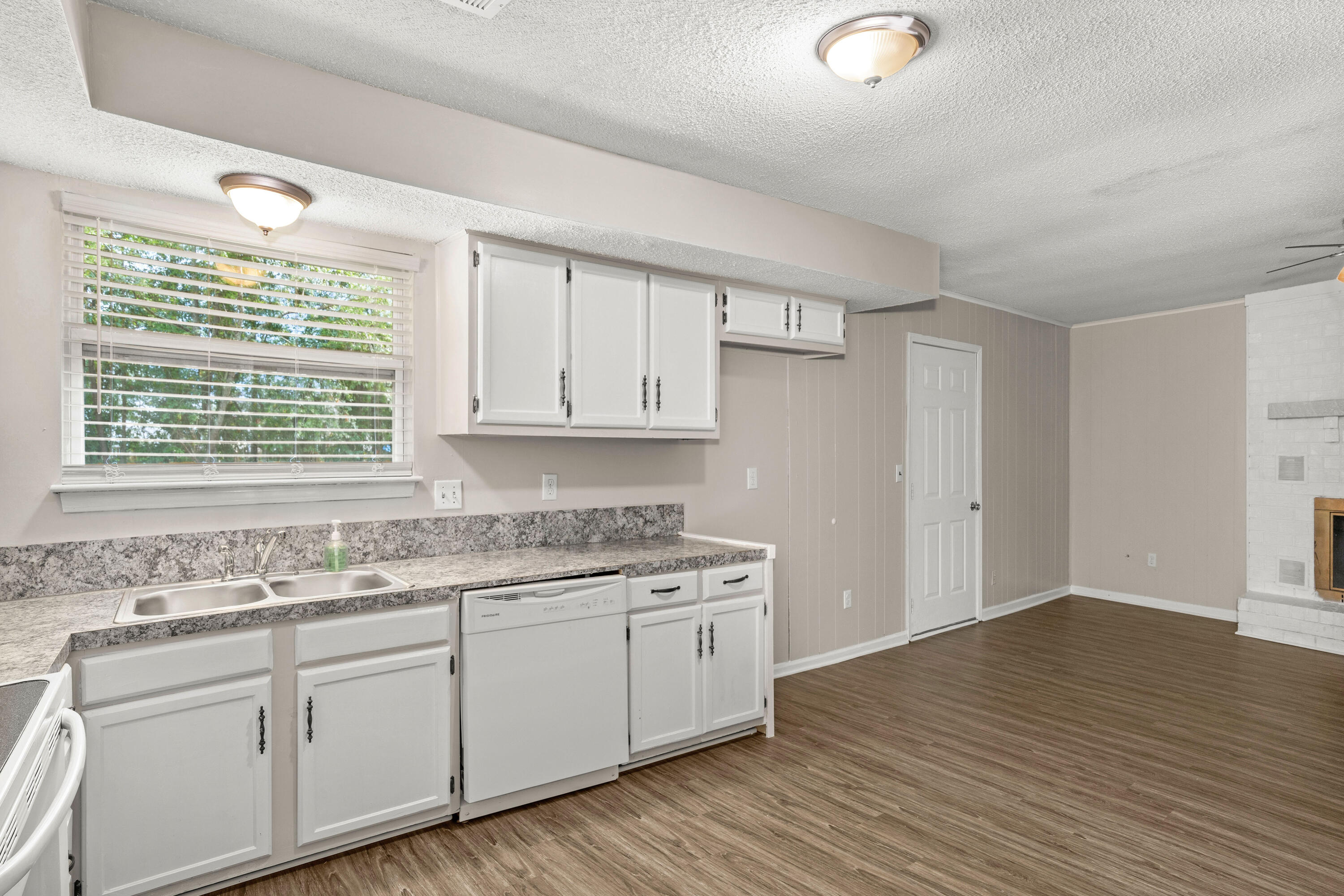305 Mountain Pine Road Moncks Corner, SC 29461 - Photo 13 of 24 kitchen