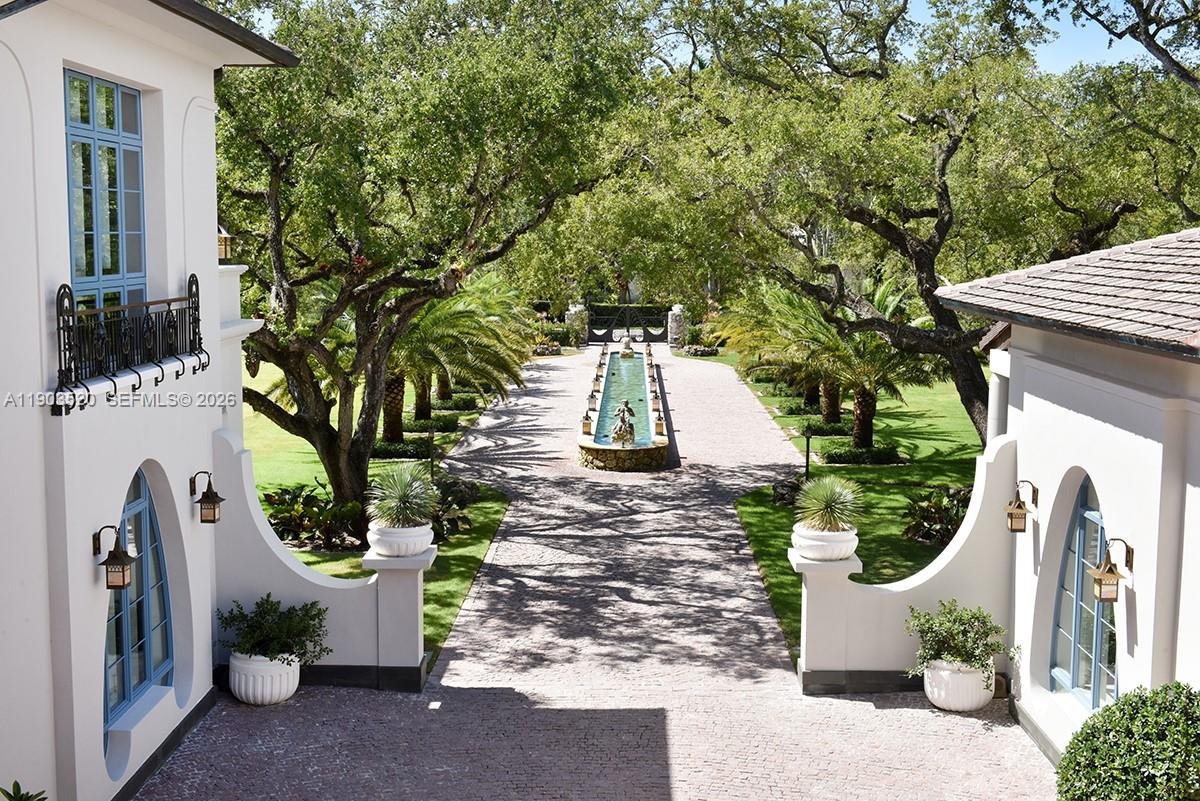 5771 Southwest 94th Street Pinecrest, FL 33156 - Photo 23 of 47 a view of a garden with plants