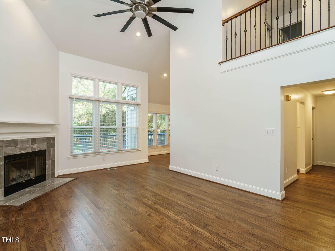 928 Loop Road Clayton, NC 27527 - Photo 7 of 38 006-1280x960-living-room