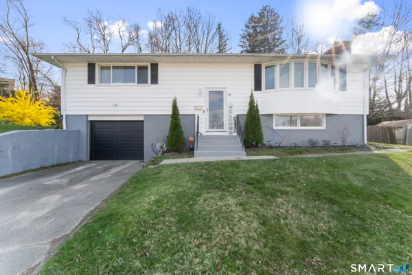 $344,000 | 94 Cottage Grove Lane, Waterbury, CT 06706
