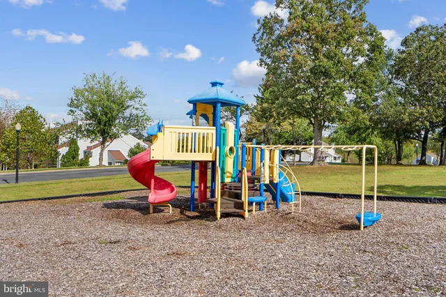 a view of park with entertaining space