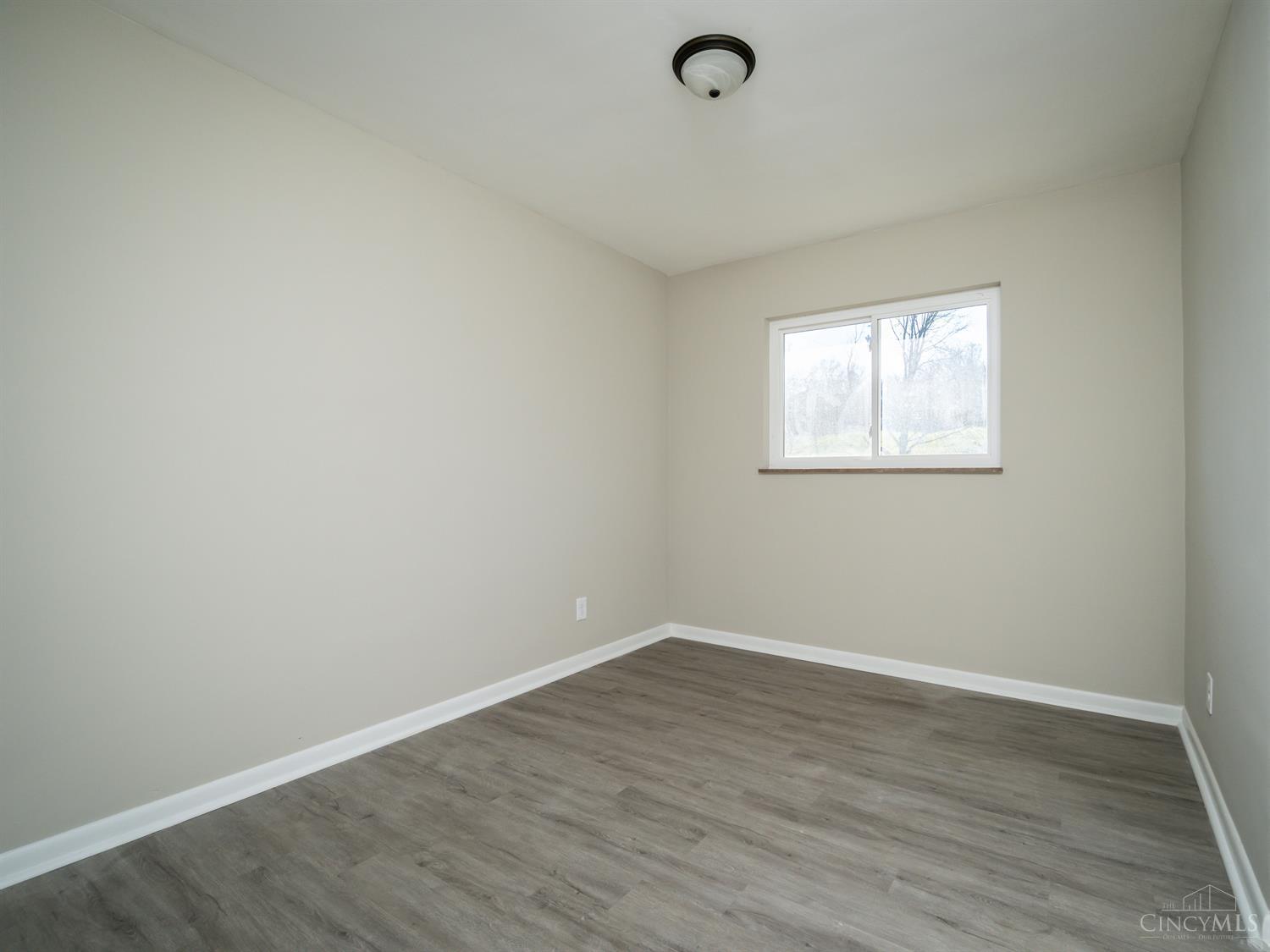 288 Riddle Road Woodlawn, OH 45215 - Photo 16 of 29
