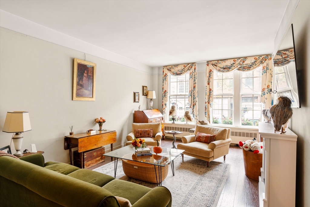 92 Chestnut Street Boston, MA 02108 - Photo 3 of 42