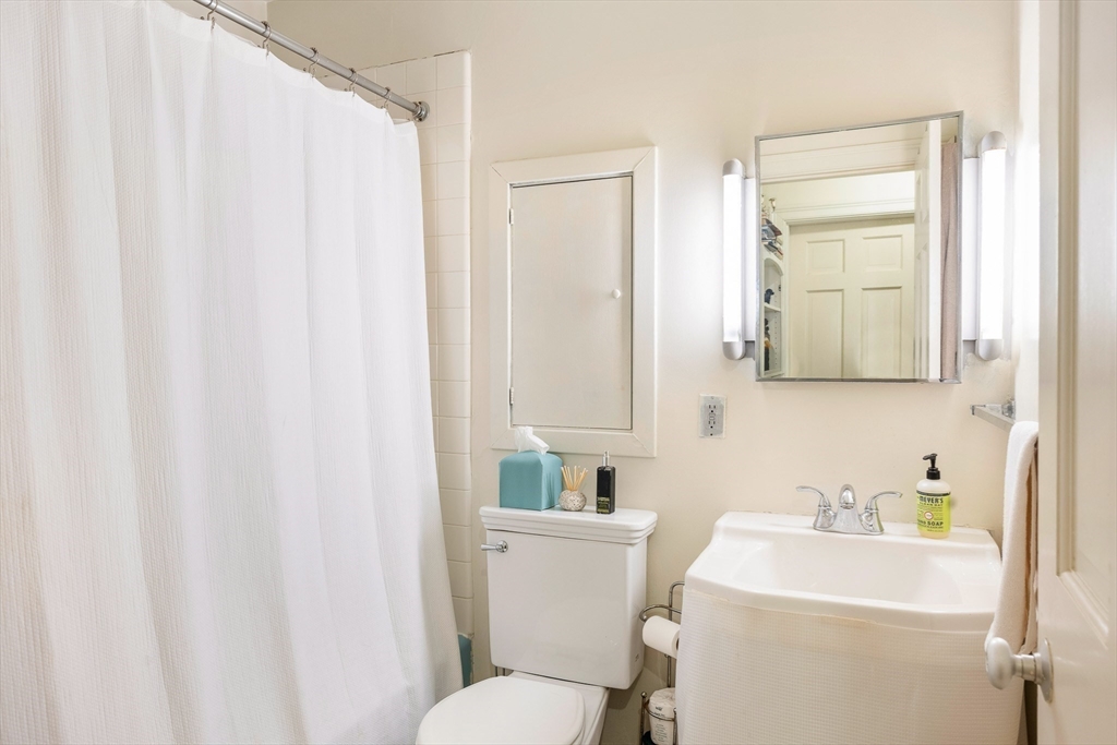 92 Chestnut Street Boston, MA 02108 - Photo 7 of 42