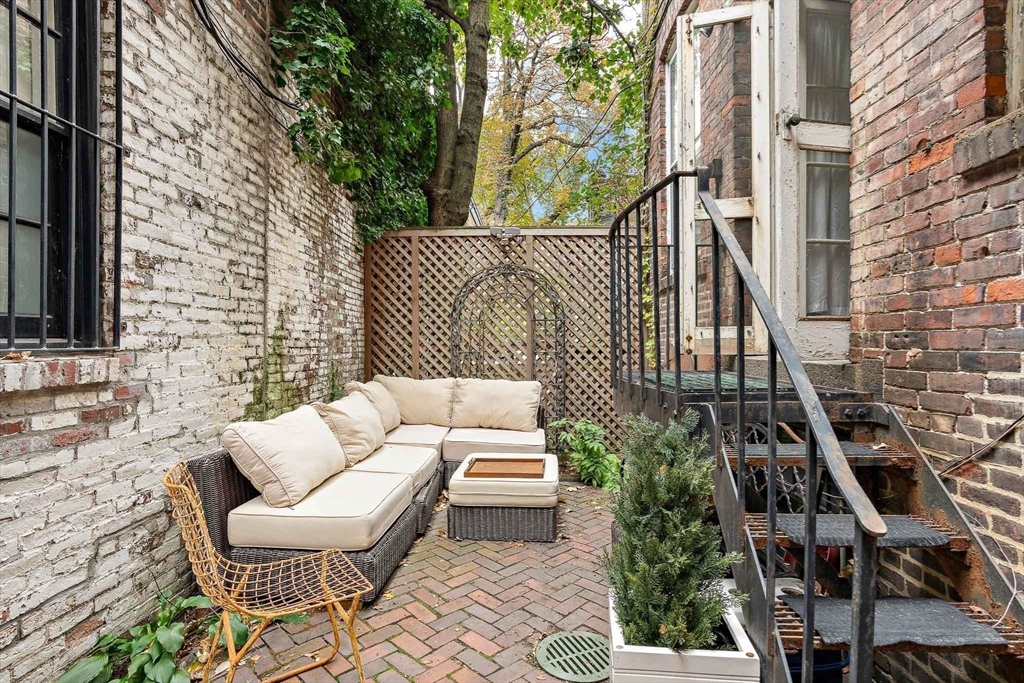 92 Chestnut Street Boston, MA 02108 - Photo 10 of 42