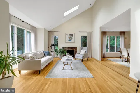 $1,995,000 | 904 Falls Bridge Lane, Great Falls, VA 22066