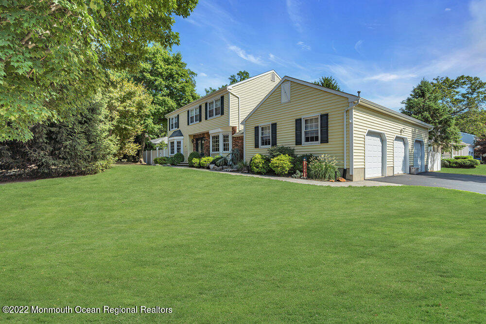 295 Oak Hill Road Red Bank, NJ 07701 - Photo 3 of 37 007_dsc01034-1