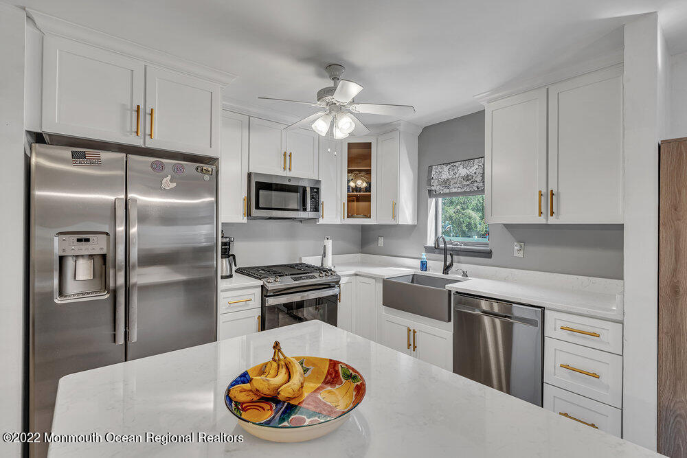 295 Oak Hill Road Red Bank, NJ 07701 - Photo 6 of 37 037_dsc00889