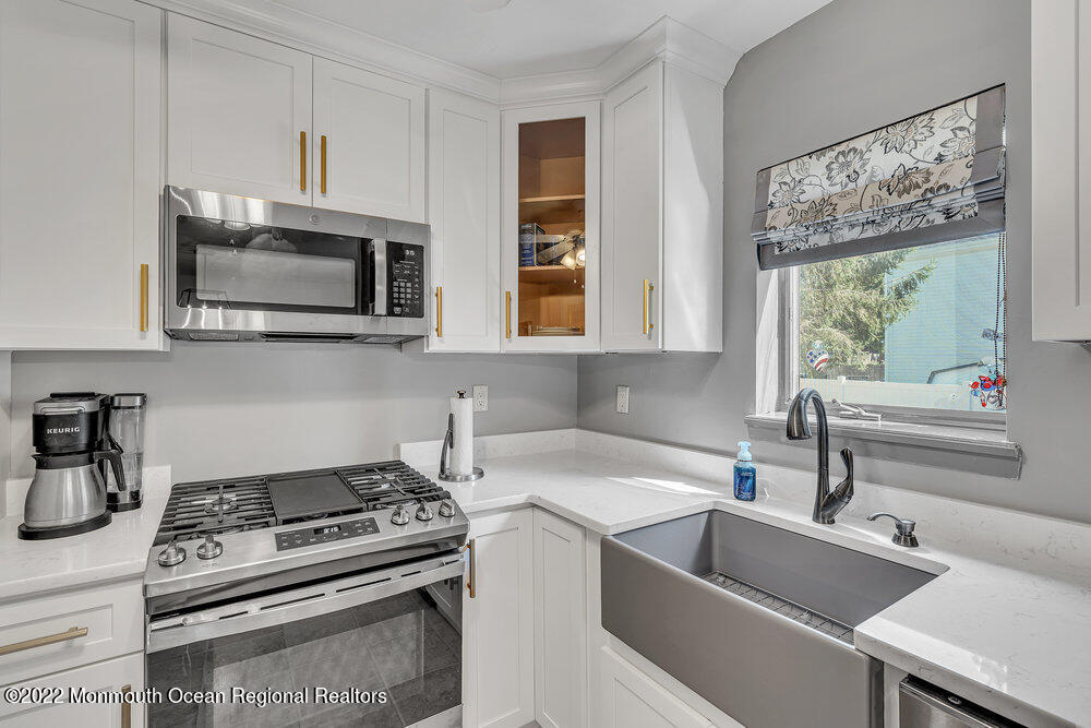 295 Oak Hill Road Red Bank, NJ 07701 - Photo 8 of 37 038_dsc00894