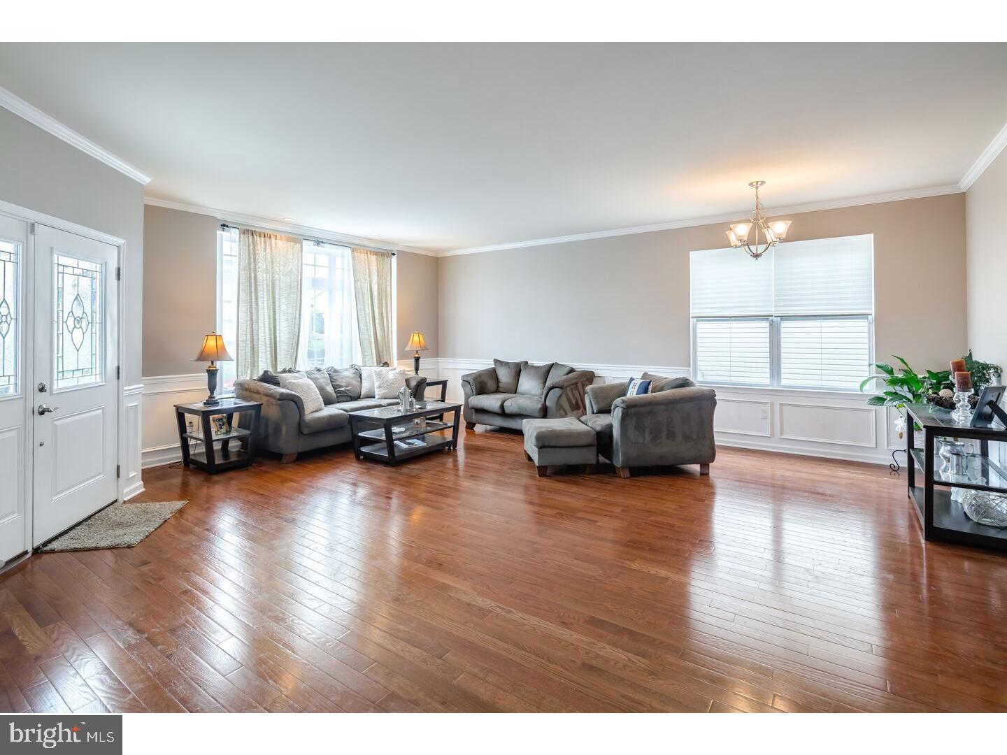 9239 Old Newtown Road Philadelphia, PA 19115 - Photo 2 of 25 Living Room