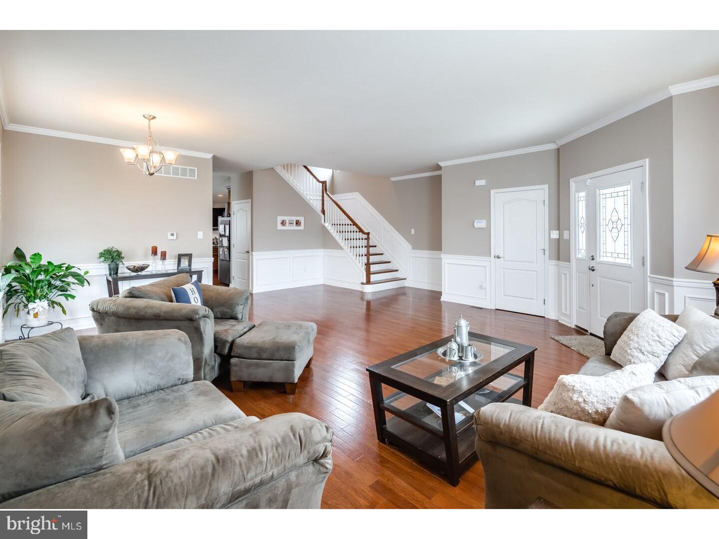9239 Old Newtown Road Philadelphia, PA 19115 - Photo 10 of 25 Living Room