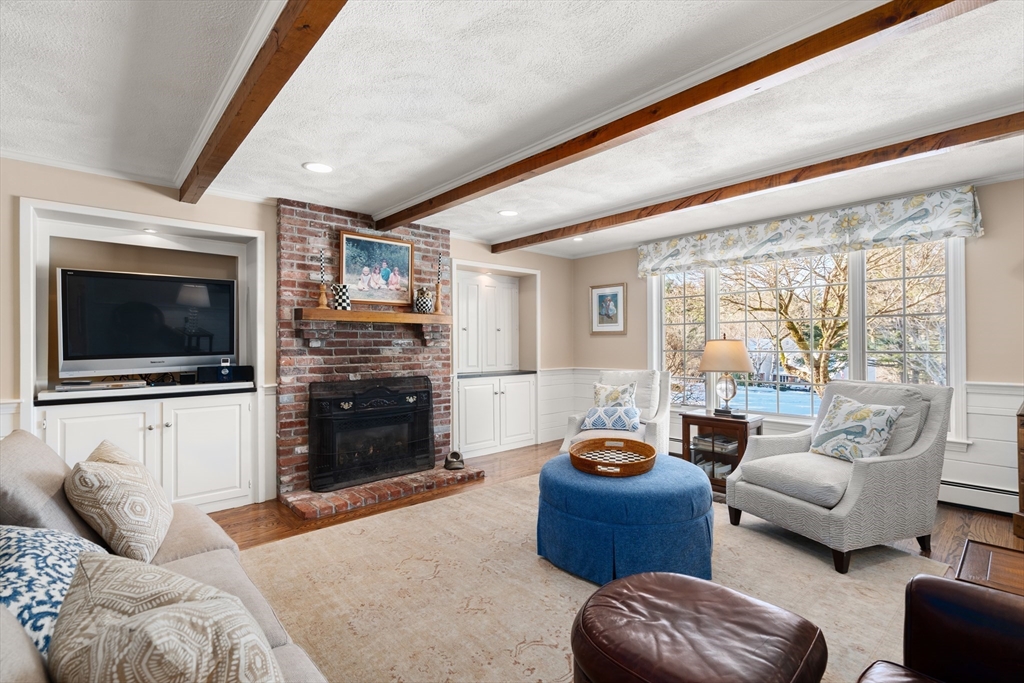 23 Algonquin Road Medfield, MA 02052 - Photo 3 of 35 Gallery Image 3
