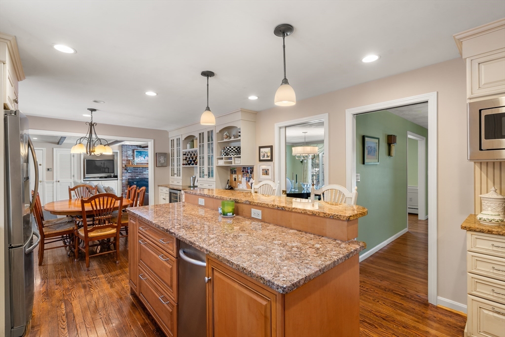 23 Algonquin Road Medfield, MA 02052 - Photo 7 of 35 Gallery Image 7