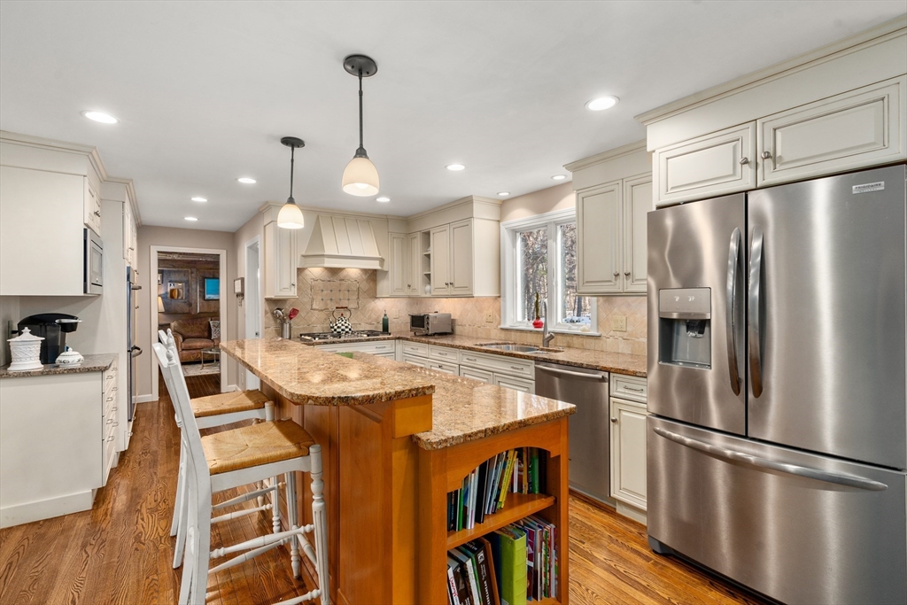 23 Algonquin Road Medfield, MA 02052 - Photo 8 of 35 Gallery Image 8