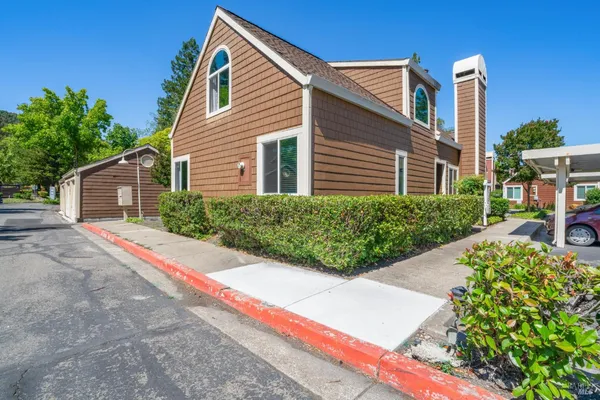 $599,000 | 2706 Lakeview Drive, Santa Rosa, CA 95405