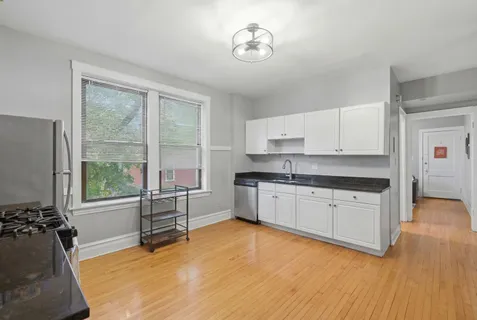 $1,399,000 | 1900 West Oakdale Avenue, Chicago, IL 60657