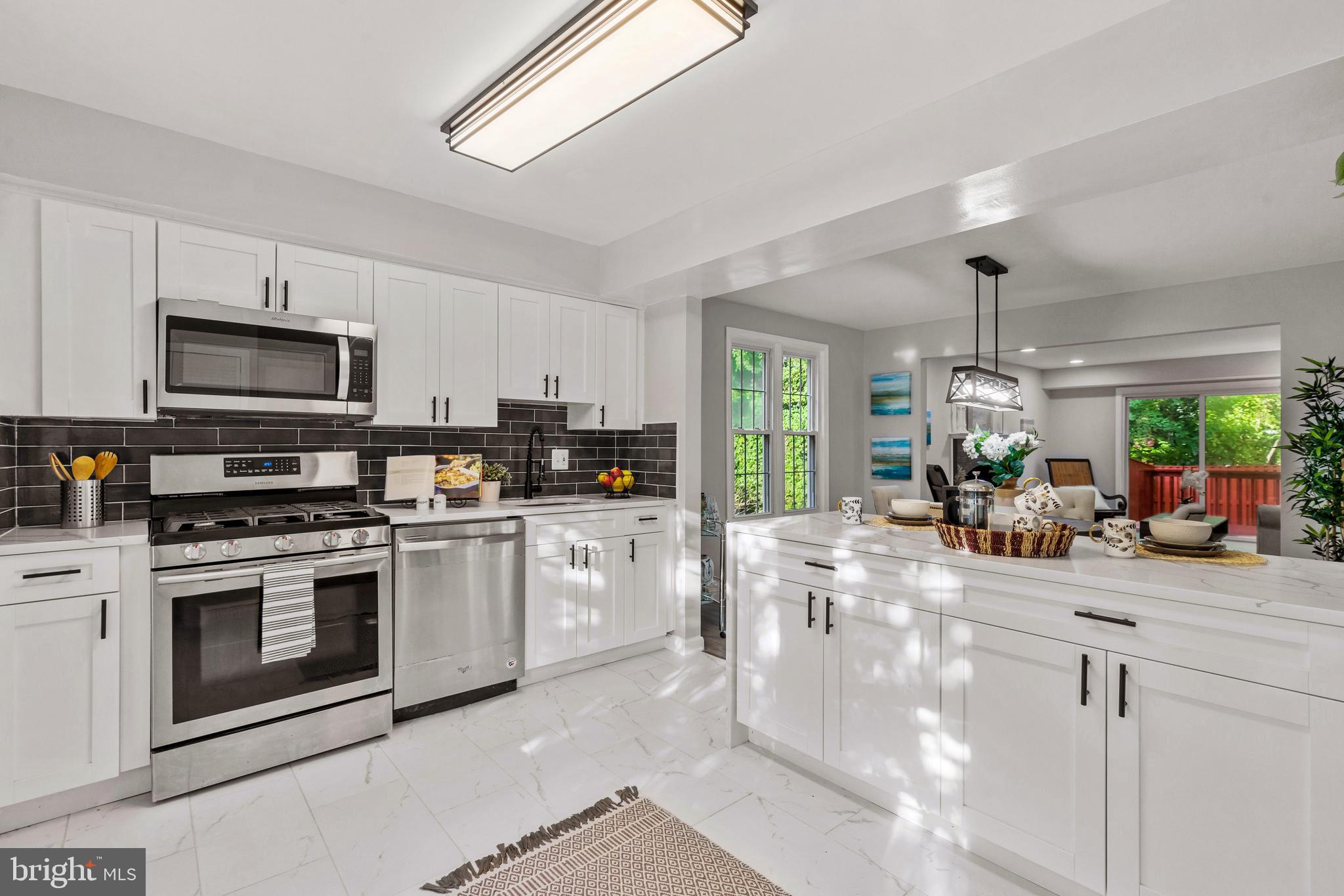 Stunning updated 4 bed/3.5 bath townhouse!
