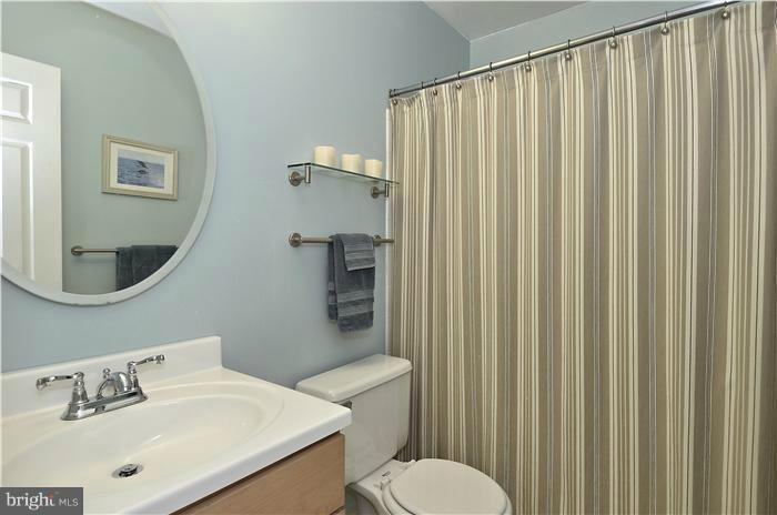 2471 McCormick Road Rockville, MD 20850 - Photo 20 of 28 Second Full Bath