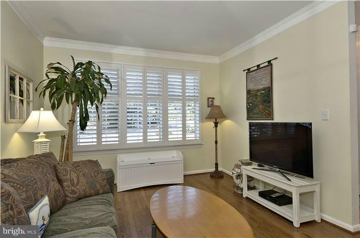 2471 McCormick Road Rockville, MD 20850 - Photo 21 of 28 Living Room