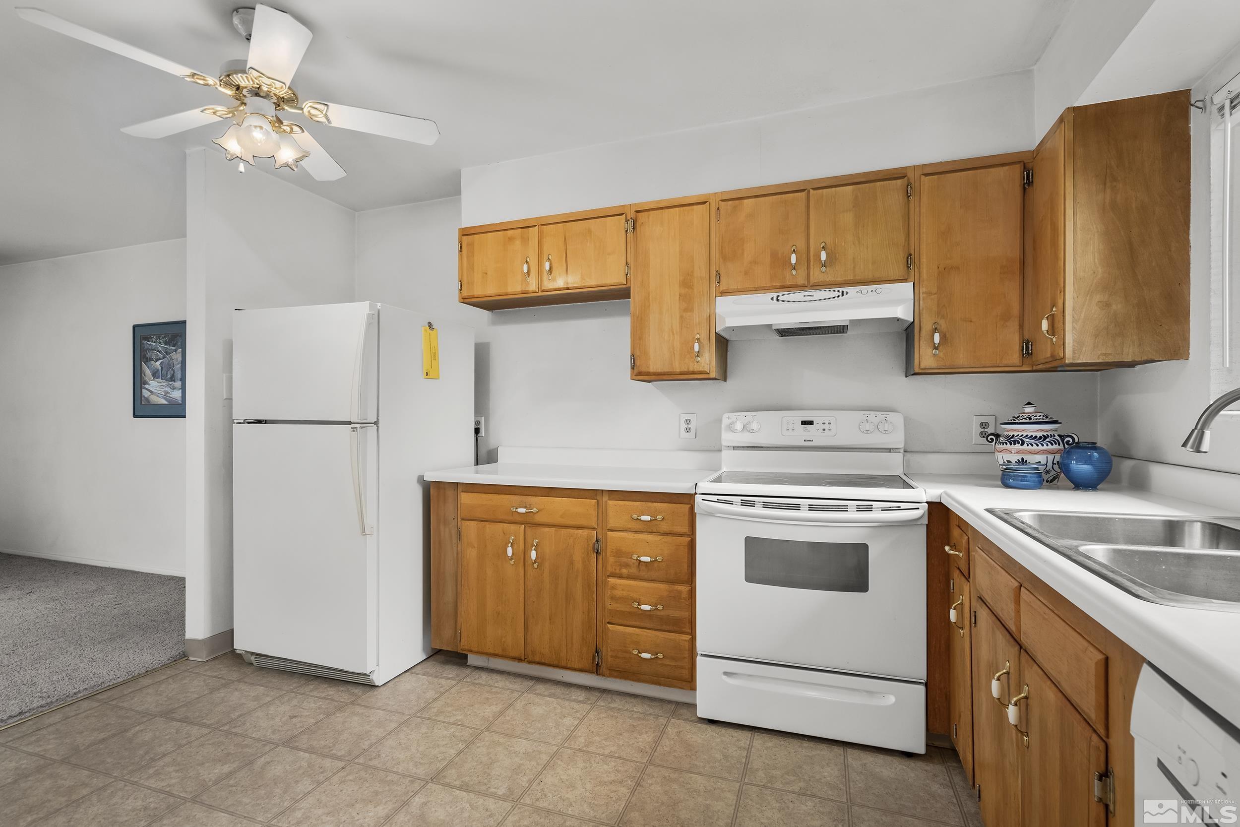 96 Smithridge Reno, NV 89502 - Photo 4 of 13 Photo 4