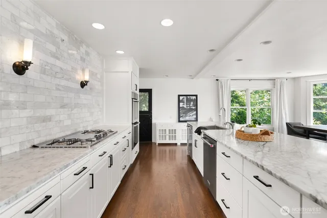 $1,795,000 | 9144 Edgewater Drive Southwest, Lakewood, WA 98499