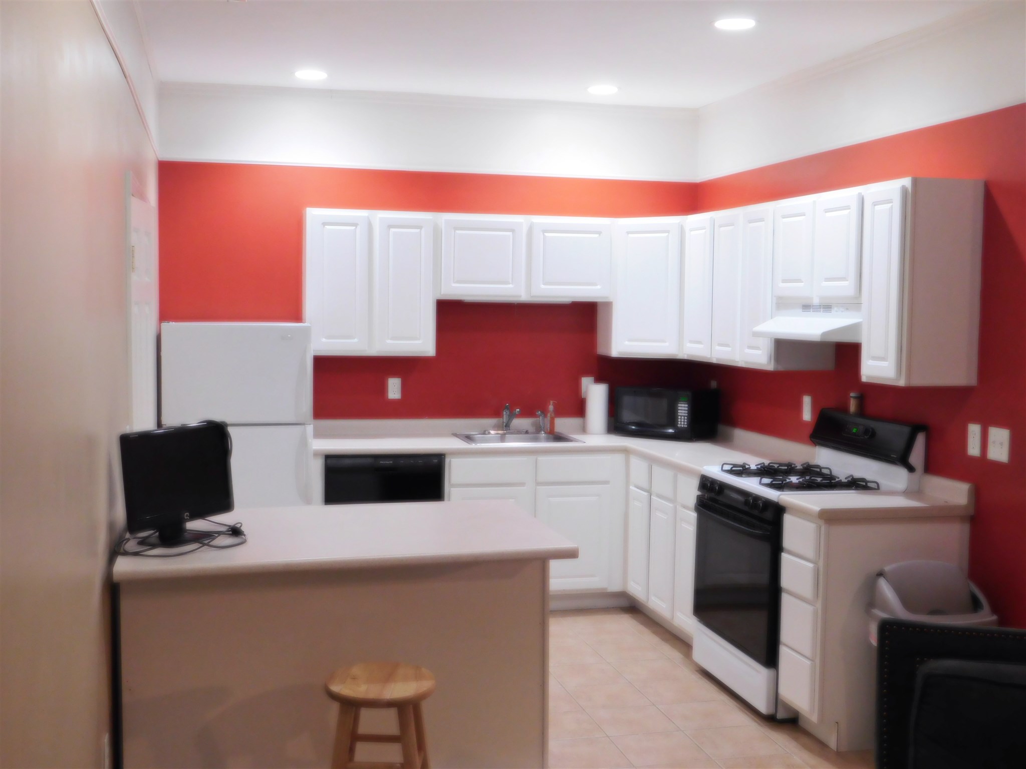 95 Court Street, Unit 2 Exeter, NH 03833 - Photo 1 of 5