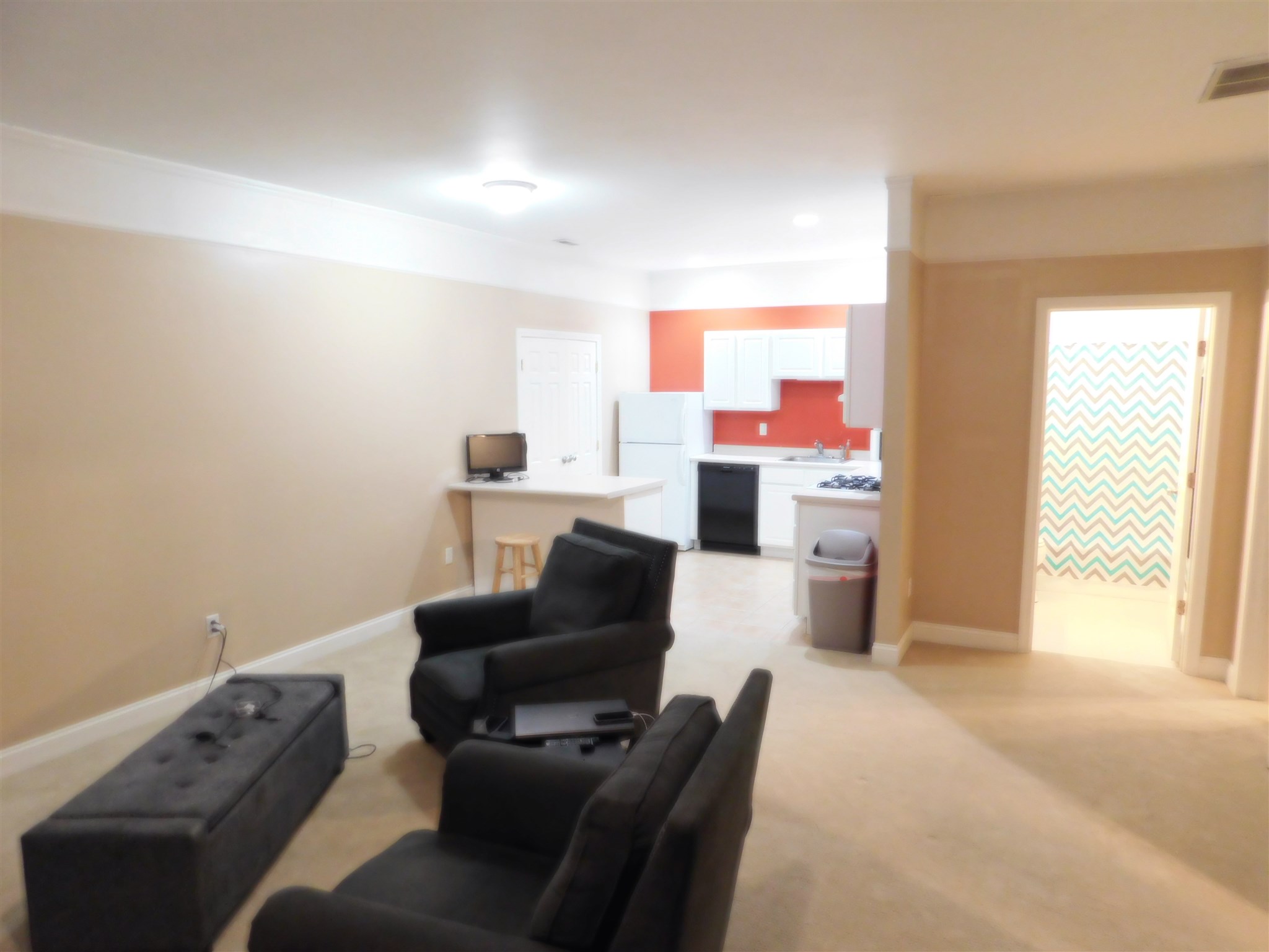 95 Court Street, Unit 2 Exeter, NH 03833 - Photo 2 of 5