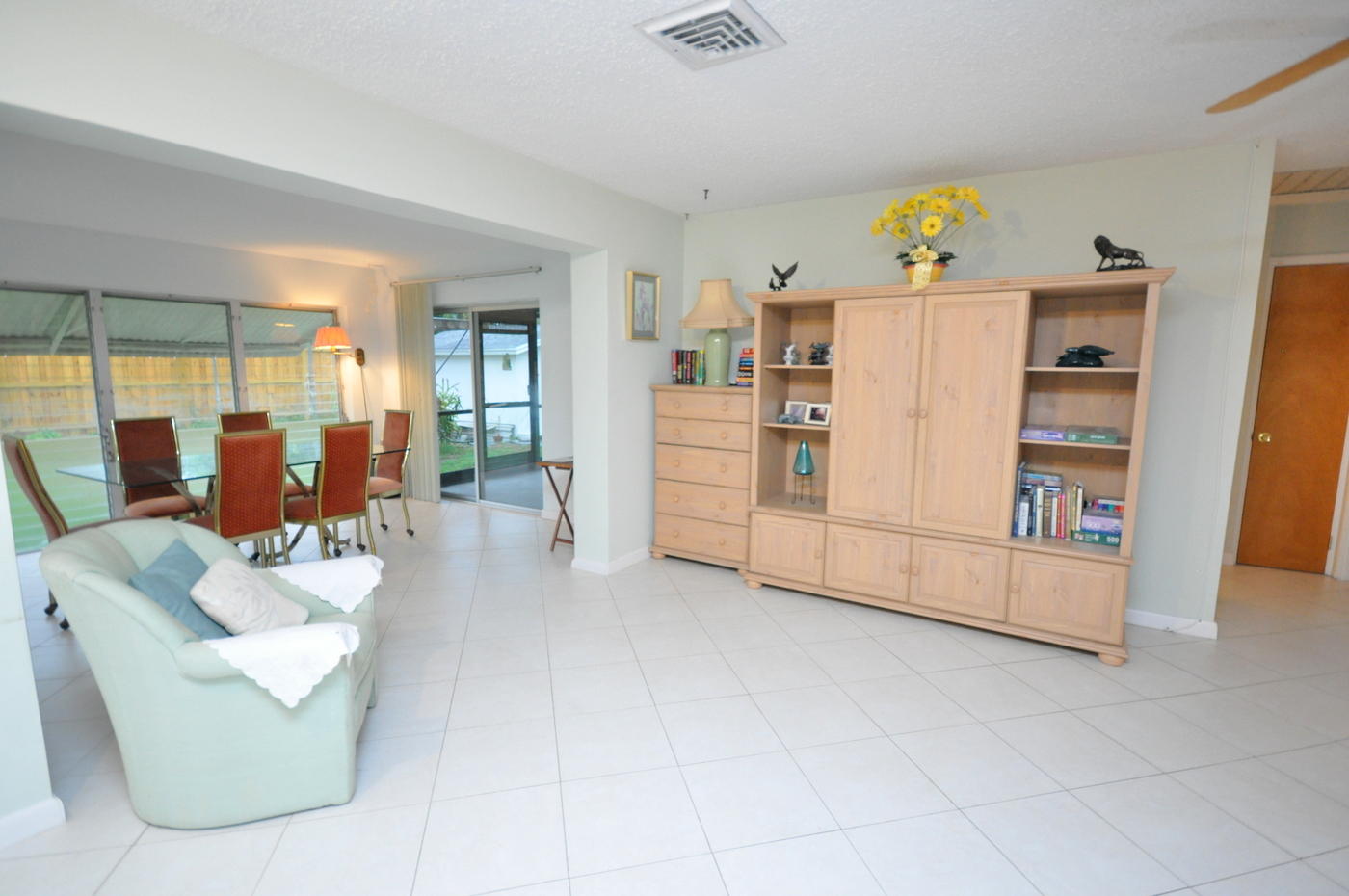 237 Akron Road Lake Worth, FL 33467 - Photo 5 of 23 09-Living 4