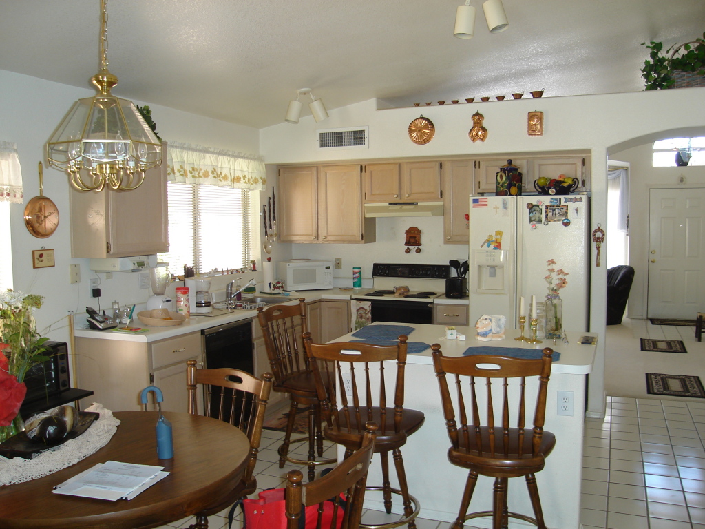 16634 North 35th Street Phoenix, AZ 85032 - Photo 8 of 26 Kitchen/Breakfast