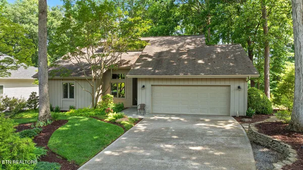 $575,000 | 112 Oligi Lane, Loudon, TN 37774