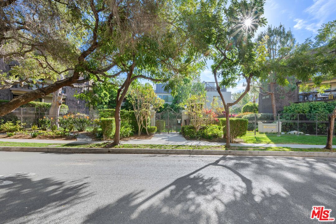 950 North Kings Road, Unit 342 West Hollywood, CA 90069 - Photo 37 of 48