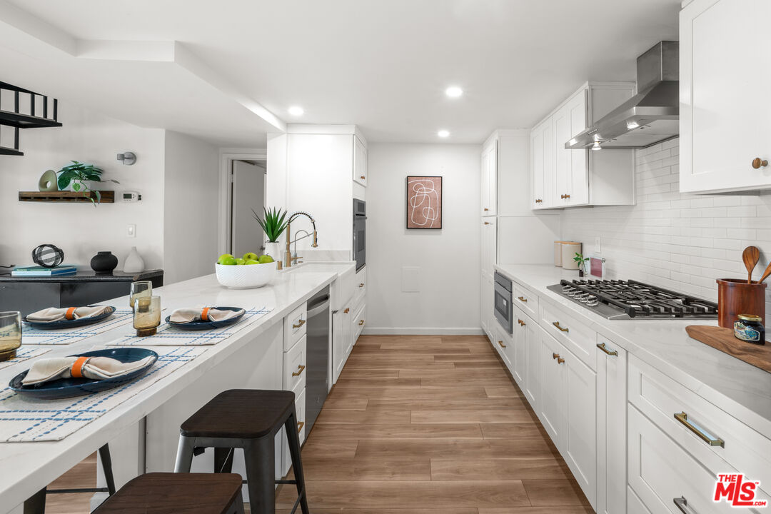 950 North Kings Road, Unit 342 West Hollywood, CA 90069 - Photo 4 of 48