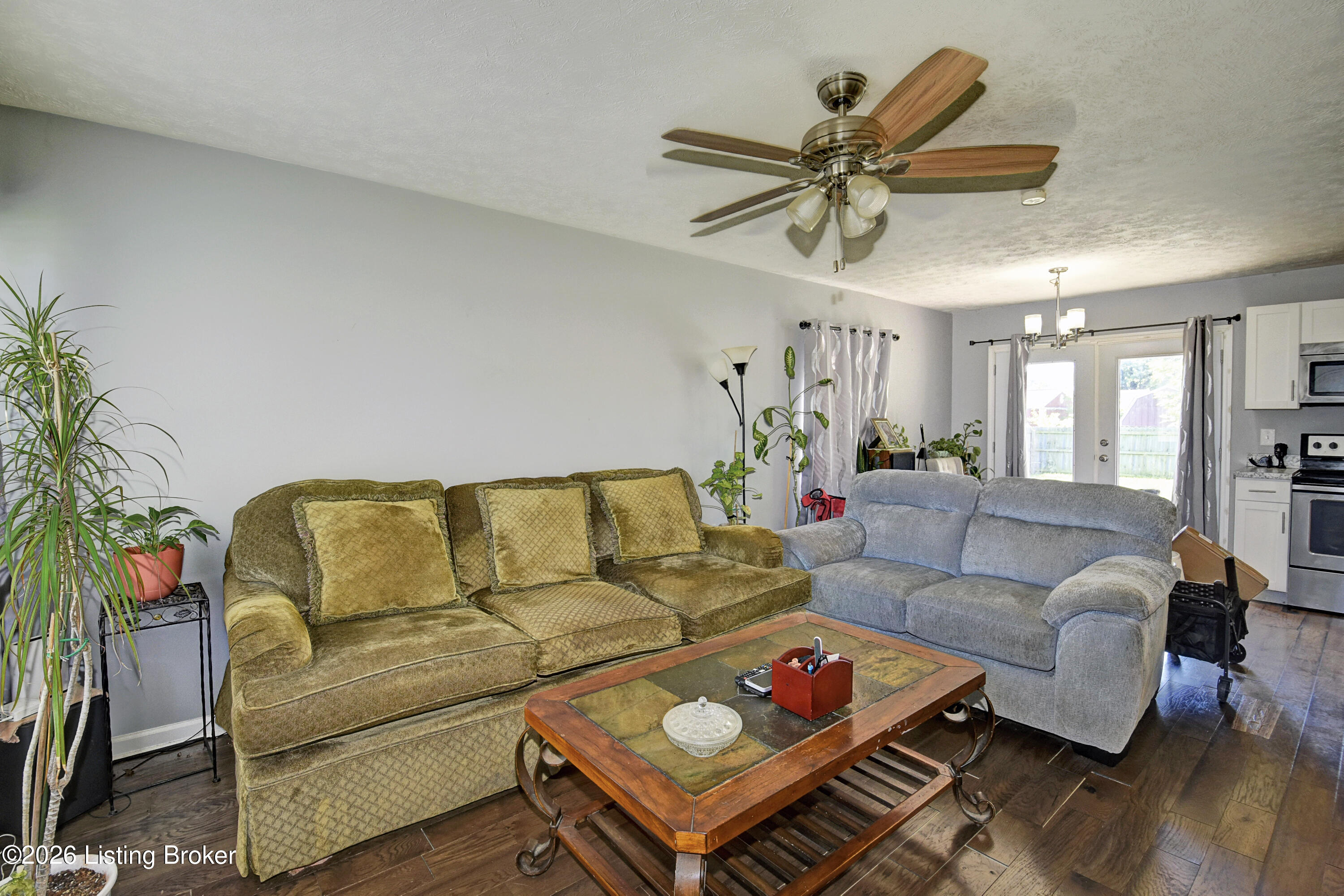 323 Meadowood Road Louisville, KY 40229 - Photo 3 of 25 _DSC8100_2_3