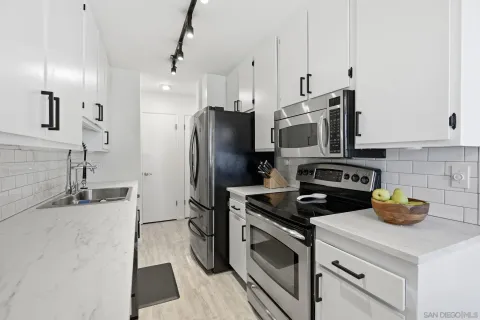 $599,000 | 4600 Lamont Street, Unit 212, San Diego, CA 92109