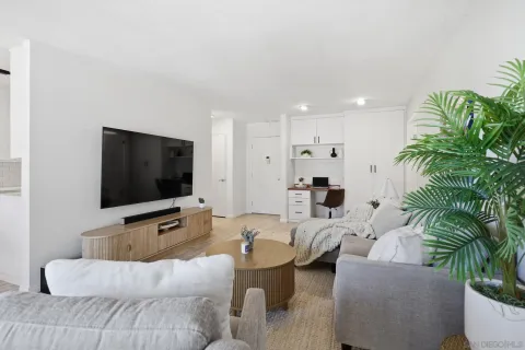 $599,000 | 4600 Lamont Street, Unit 212, San Diego, CA 92109