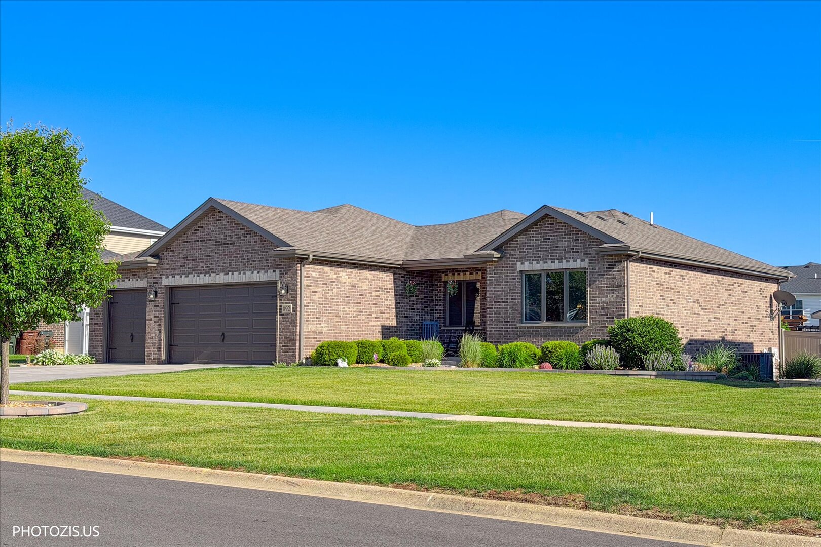 892 West Woodlawn Road New Lenox, IL 60451 - Photo 2 of 107