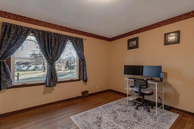 $169,900 | 711 East Blue Earth Street, Lake Crystal, MN 56055