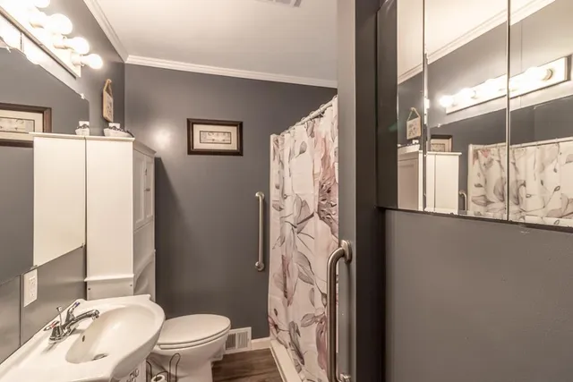 $169,900 | 711 East Blue Earth Street, Lake Crystal, MN 56055