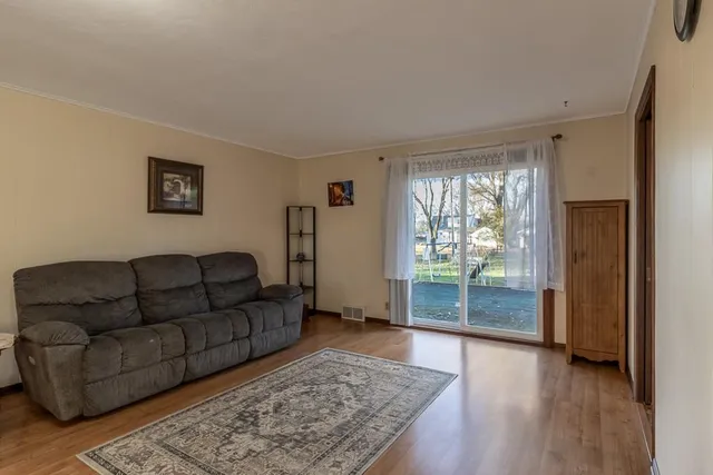 $169,900 | 711 East Blue Earth Street, Lake Crystal, MN 56055