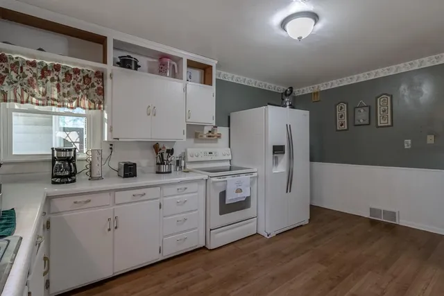 $169,900 | 711 East Blue Earth Street, Lake Crystal, MN 56055