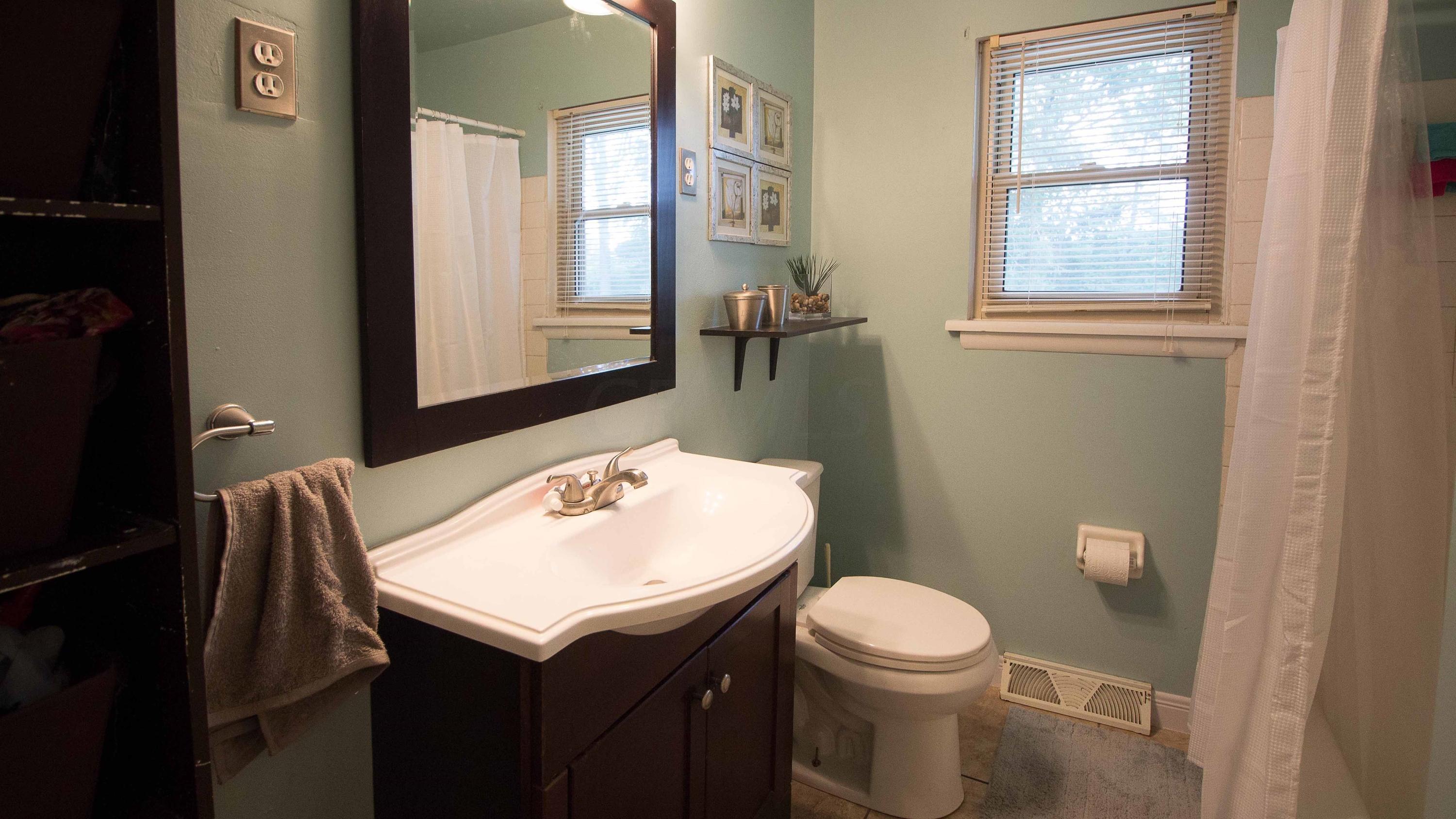 1394 Bryson Road Columbus, OH 43224 - Photo 9 of 20