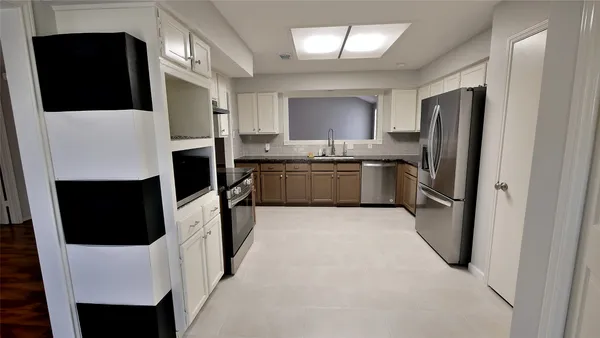 $2,545 | 12800 Briar Forest Drive, Unit 111, Houston, TX 77077