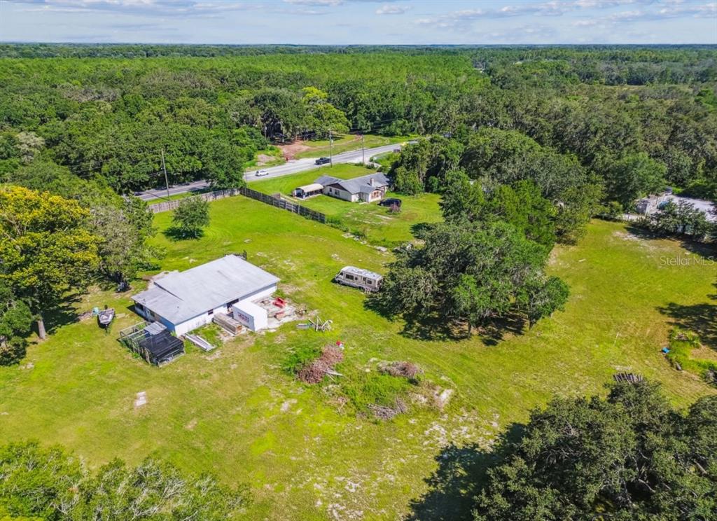 12321 Shady Hills Road Spring Hill, FL 34610 - Photo 5 of 30 a view of a garden with an ocean house in the background