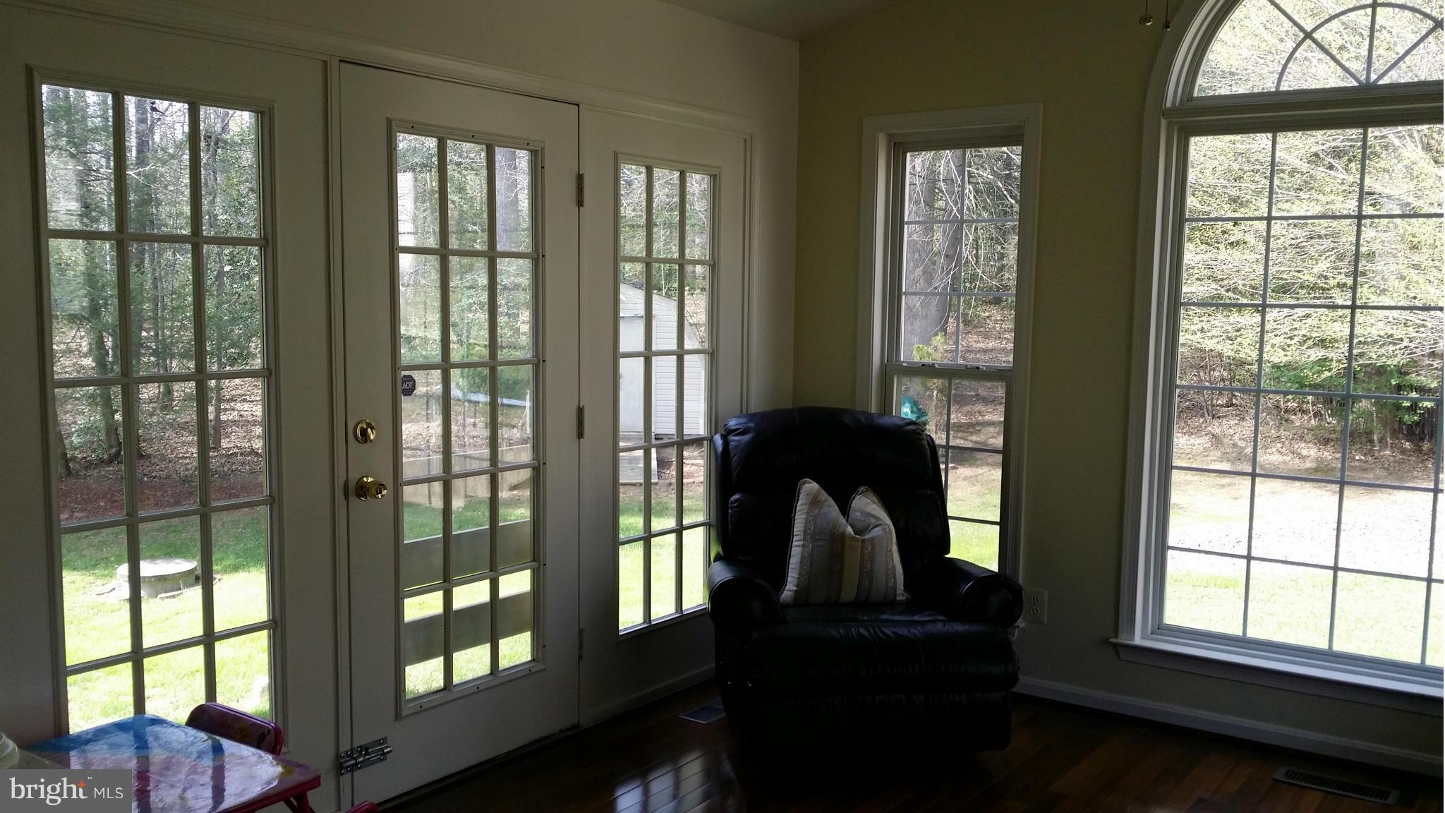 6540 Running Brook Road Manassas, VA 20112 - Photo 15 of 17 a view of a livingroom with furniture
