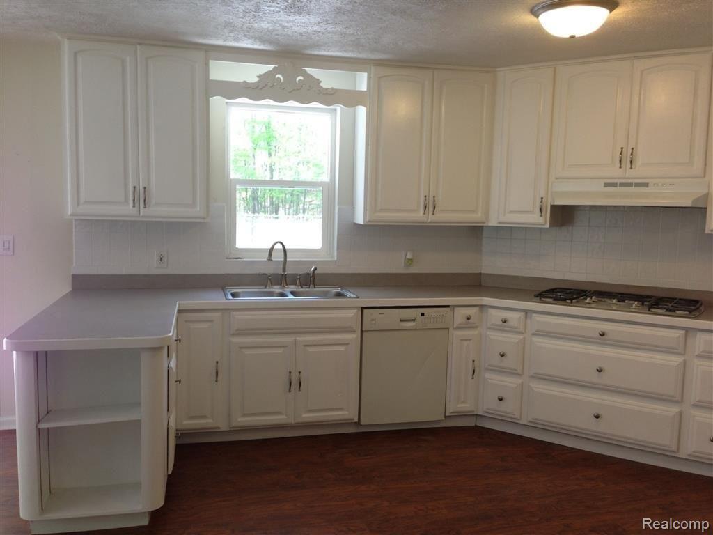 13343 Germany Road Fenton, MI 48430 - Photo 3 of 25 Lots of counter space