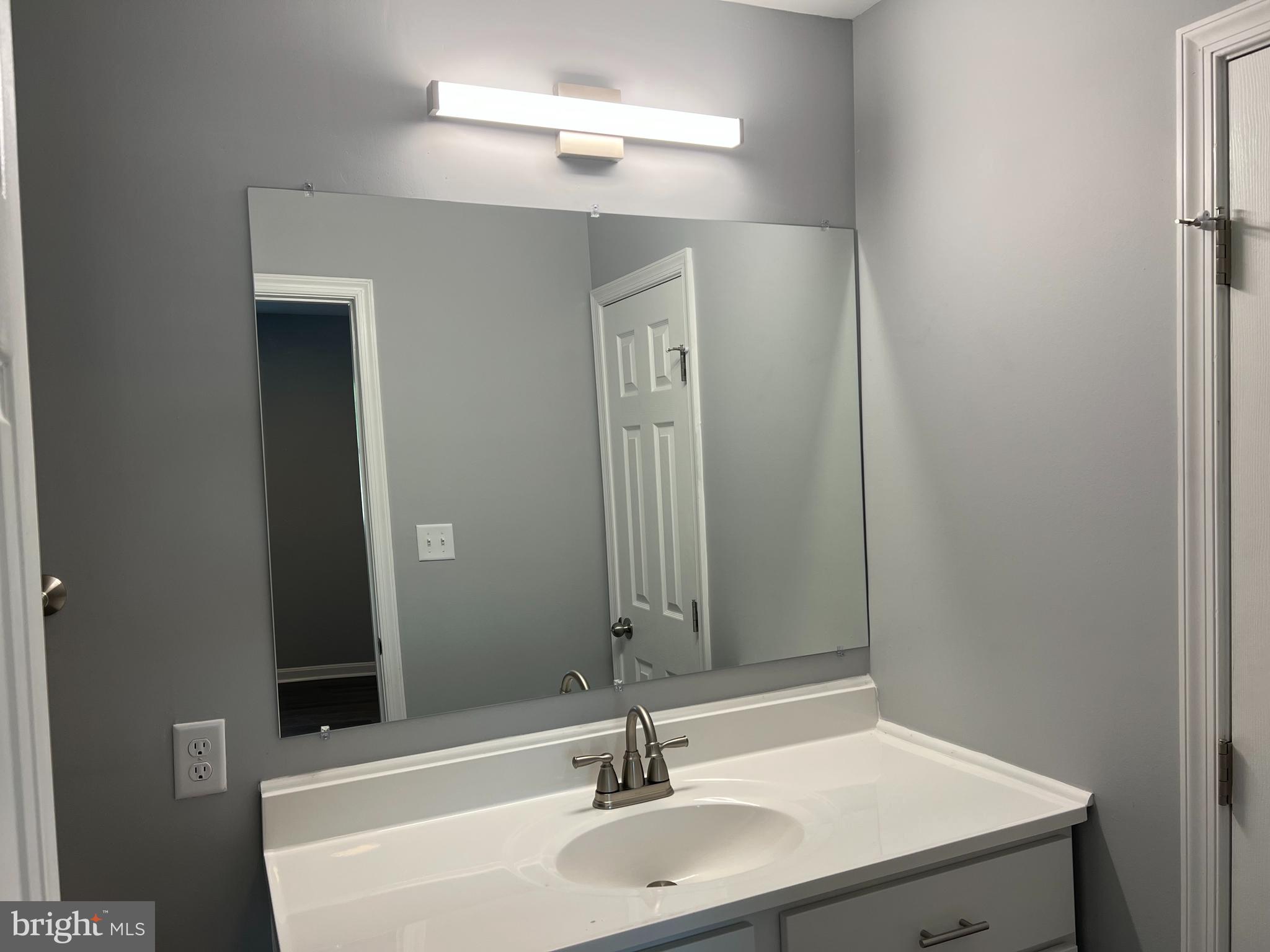 3807 Port Hope Point Triangle, VA 22172 - Photo 11 of 22 a bathroom with a sink and a mirror