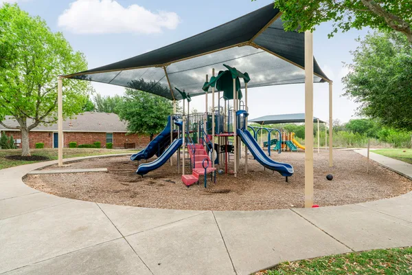 a view of outdoor space with porch and entertaining space