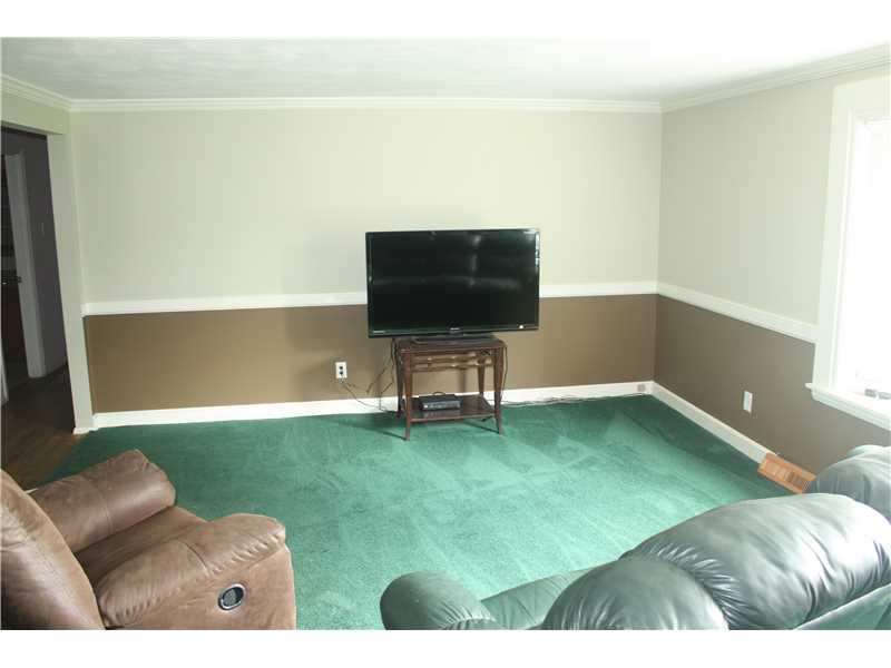 230 Ferncliff Road Rices Landing, PA 15357 - Photo 5 of 11 Living Room.