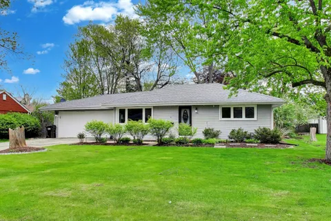 $330,000 | 9 Johnathan Road, Lake Zurich, IL 60047